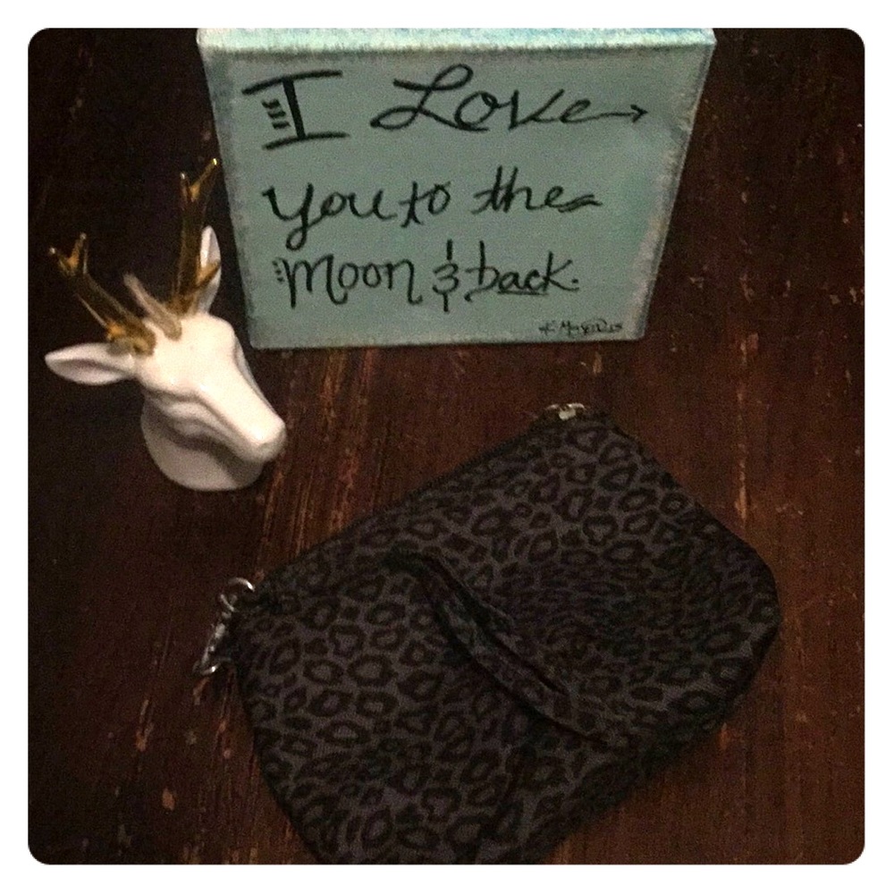 🔴SOLD🔴 NWOT Gray Cheetah Wristlet/Coin Purse